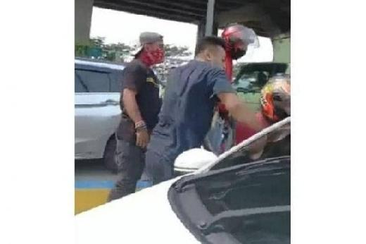 Polisi Kejar Debt Collector yang Hendak Rampas Mobil yang Angkut Orang Sakit