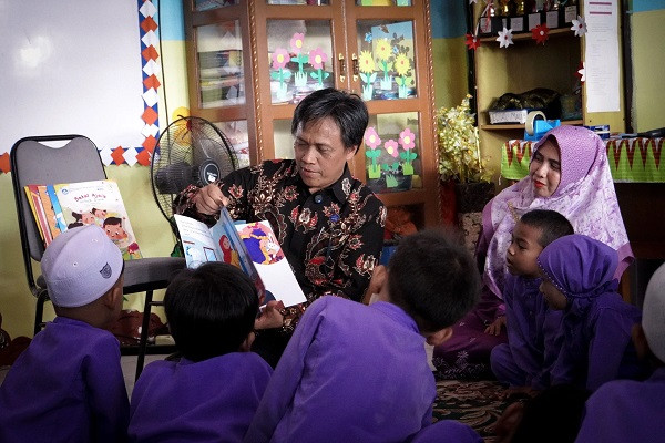 Tangis Guru PAUD Pecah di Pati, 20 Tahun Mengabdi Akhirnya Dengar Kabar dari DPR
