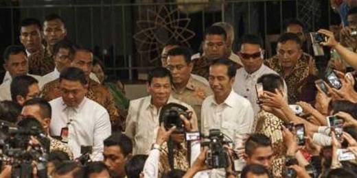 Begini Suasana Saat Jokowi Ajak Blusukan Presiden Filipina Duterte ke Pasar Tanah Abang