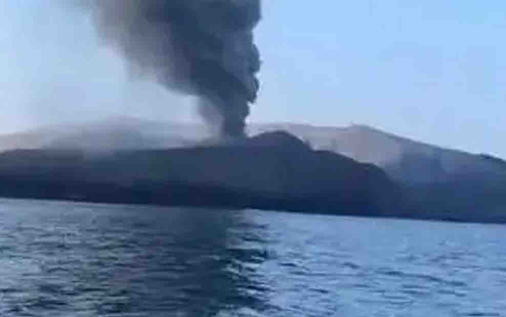 Anak Krakatau Masih Fase Erupsi, Waspadai Abu Vulkanik ke Daratan Lampung