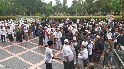 Sambut HRS, Massa dari Ciamis Bertolak ke Jakarta Gunakan 12 Bus