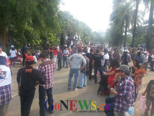 Dipadati Ribuan Massa, Jalan Harsono ke Taman Margasatwa Ditutup Total