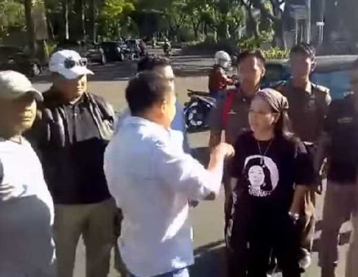Viral... Kasat Intel Polres Metro Tangerang Tampar Buruh Wanita yang Berdemo, Ini Videonya