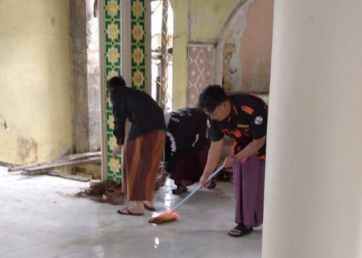 Jelang Ramadan, Pengurus Cabang Sapma PP Batang Gelar Goro Bersih-bersih Masjid