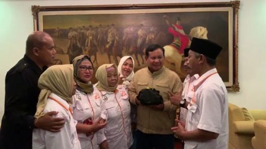 Pulang dari Kampanye di Solo, Prabowo Dapat Kejutan dari Pedagang Pasar di Rumahnya