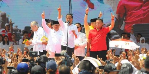 Kampanye di Jakarta, Jokowi Pamer Wajibkan PNS Pakai Baju Betawi