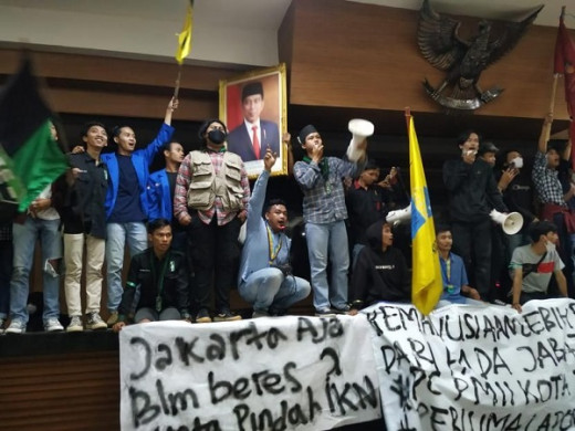 Demo Hari Ini, Mahasiswa Berhasil Kuasai Kantor DPRD Tasikmalaya