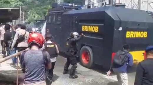 Papua Mencekam! Ribuan Warga Bentrok dengan Brimob Tolak Daerah Otonomi Baru