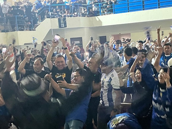 Sambut Antusias Iwan Bule, Ribuan Bomber Maung Padati GOR Sangkuriang Saat Persib Tekuk Persija 2-1