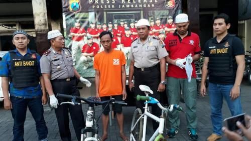 Kapokmu Kapan? Mencuri Sepeda Kok di Masjid, Ya Dibekuk Polisi...Rasain!