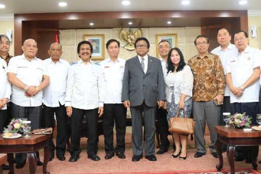 Terima Pengurus Kadin, Ketua DPD RI Menolak Berkembangnya Peritel Modern di Daerah