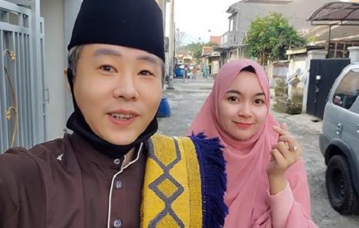 Resmi Dinikahi Youtuber Asal Korea Ujung Oppa, Kania Permatasari Tunda Punya Momongan