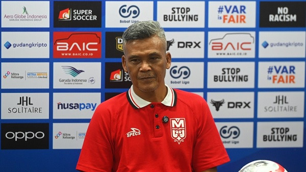 Hendri Susilo Jawab Keraguan Publik Bisa Bersaing dengan 17 Pelatih Asing di Super League