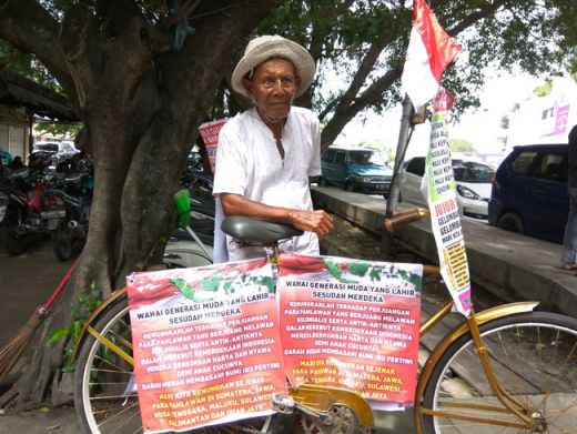 Semangat Luar Biasa.., Bersepeda 274 KM, Kakek Muhtar Ingatkan Anak Muda tentang Perjuangan Pahlawan di Aceh