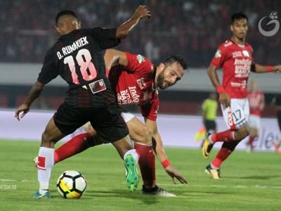 Lawan Persipura, Bek Bali United Tak Pikirkan Banyak Pemain Pilar Absen