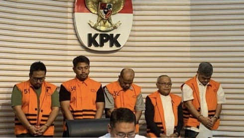 Suap Rp4,21 Miliar untuk Eks Bupati Situbondo Terungkap, KPK Tahan Lima Kontraktor