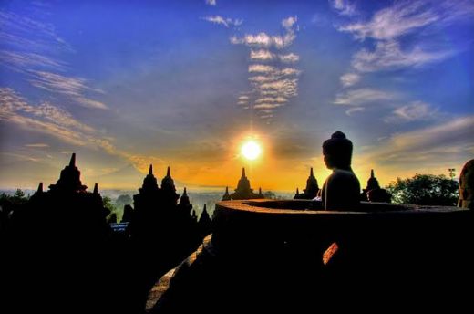 Menikmati Sunrise Candi Borobudur dari Enam Bukit
