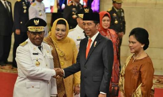 Dilantik Jokowi Jadi Gubernur Riau, Wan Thamrin Janji Tuntaskan Proyek Fly Over di Pekanbaru