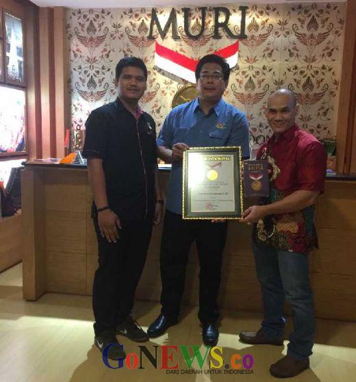 Komara Dhitayana, Sosok Binaragawan Bersih Indonesia yang Terima Penghargaan Rekor MURI