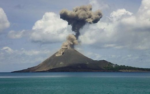 Waduh Anak Gunung Krakatau Alami 60 Kali Gempa Sejak Kamis Kemarin