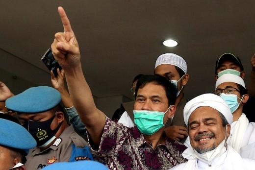 Rekening Pribadinya Diblokir, Munarman: Rezim Zalim! Ibu Saya Sakit, Itu Uang untuk Berobat