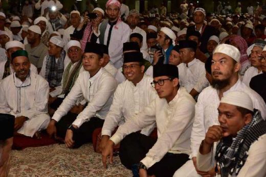 Anies, Sandi dan Agus Satu Shaf di Masjid Istiqlal