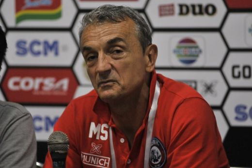 Pelatih Arema FC Harus Cari Pengganti Dedik dan Alfarizi