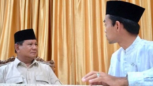 Reaksi Prabowo Usap Air Mata Diberi Minyak Wangi Ustadz Abdul Somad