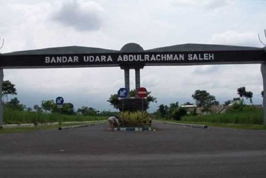Erupsi Gunung Bromo, Bandara Abdul Rachman Saleh Malang Ditutup