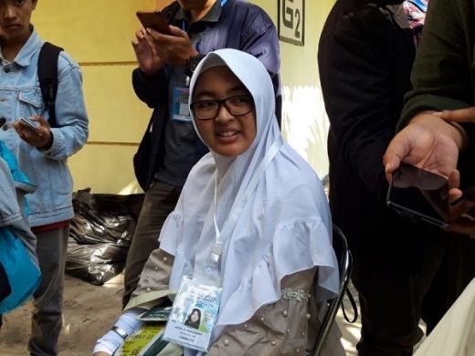 Azka, Calon Haji Cantik Termuda di Embarkasi Surabaya