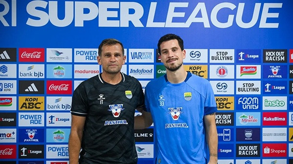Thom Haye Fokus Bela Persib Hadapi Dewa United FC