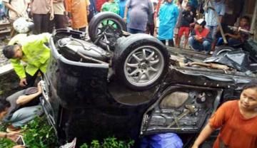 Nekad Terobos Perlintasan, Minibus Dihantam Kereta Api di Padang, 7 Orang Luka-luka