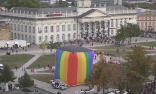 Tersingkir di Piala Dunia, LGBT Jerman Berulah Ciptakan Replika Mirip Kabah Pelangi
