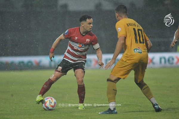 Paulo Menezes Keluhkan Hujan Lebat dan Pandangan Terganggu