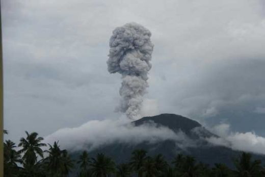 Gunung Ibu Maluku Utara Meletus, Status Tetap Waspada Level II