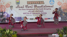 Jelang HUT Ke-57 Kabupaten Batang, Ratusan Pelajar SD dan SMP Ikut Festival Tari Tradisional
