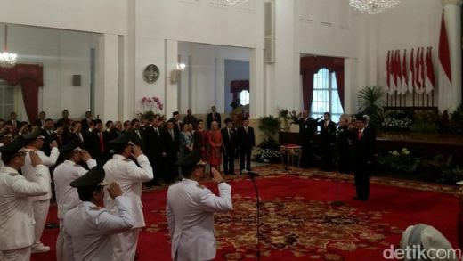 Jokowi Lantik 5 Gubernur dan 6 Wakil Gubernur, Termasuk Wagubri