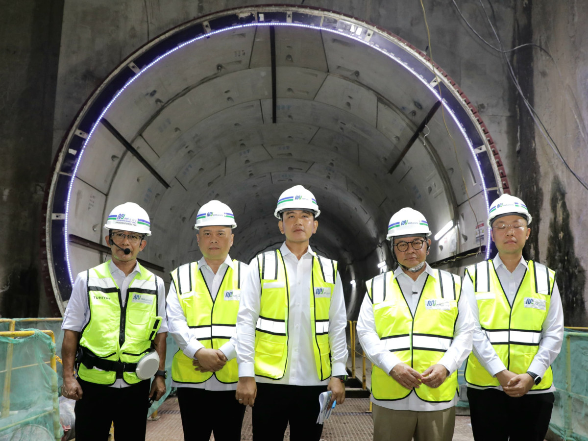 Pramono dan Gibran Tinjau MRT Fase 2A, Mulai Beroperasi Akhir 2027