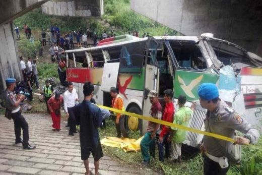 Bus Terjun ke Jurang di Tol Tangerang - Merak, 3 Tewas