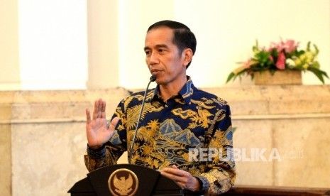 Jokowi Lantik 7 Anggota DKPP, Satu diantaranya Putra Riau
