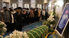 Momen Ridwan Kamil Pimpin Salat Jenazah Eril di Gedung Pakuan Bandung