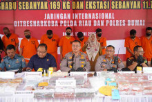 Sabu-sabu 169 Kilogram dan 11.712 Butir Pil Ekstasi Diamankan Polda Riau Dalam Operasi di Dumai, Uang Rp3,3 Miliar Diamankan