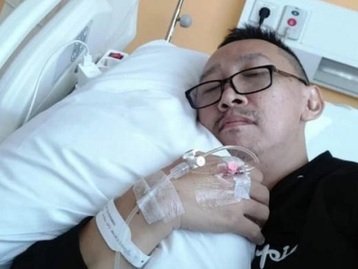 Curhat dengan Suara Serak Sambil Batuk, Abu Janda: Saya Menyerah