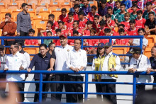 Menpora Dito Dampingi Presiden Jokowi Tinjau Stadion Si Jalak Harupat dan Seleksi Pemain Timnas U-17