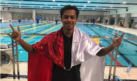Siman Pembawa Bendera Merah Putih pada Defile Kontingen Indonesia di Sea Games 2017