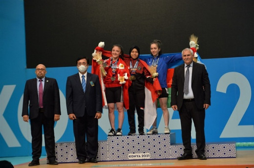 Tiga Medali Emas Persembahan Siti untuk Indonesia di Konya