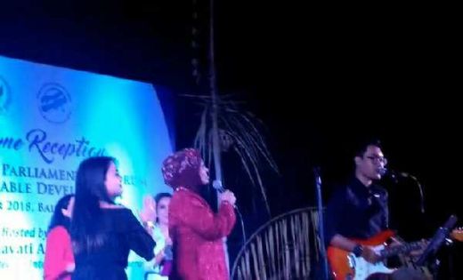 Kenalkan Musik Khas Indonesia, Nurhayati Assegaf Ajak Delegasi Parlemen Dunia Ikut Dangdutan di Bali