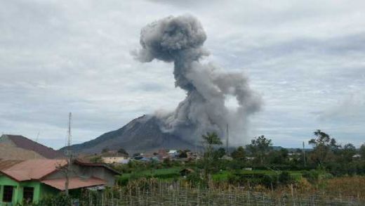Dini Hari, Gunung Sinabung Meletus Kembali, Masyarakat Diminta Tenang