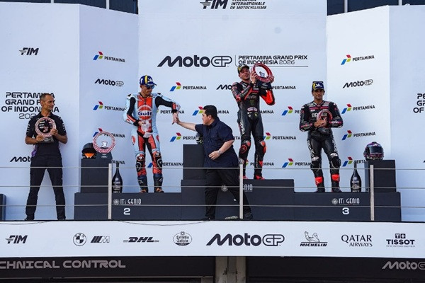 Momen Penyerahan Trofi Kepada Marco Bezzecchi Dapat Perhatian Media Olahraga Italia