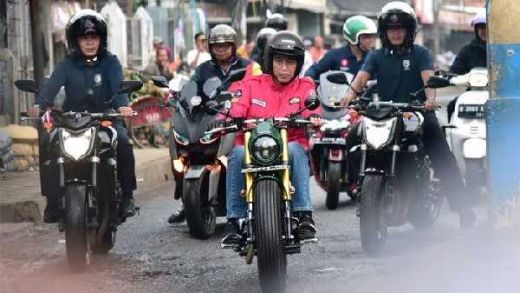 Blusukan Pakai Motor, Iwan Fals Sebut Gaya Jokowi Serem, Kaya Geng Motor